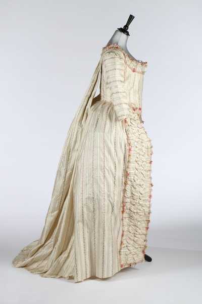 Lot 24 - A rare brocaded silk robe à la Piémontaise,...