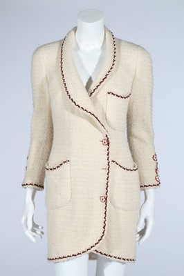 Lot 185 - A Chanel haute couture by Karl Lagerfeld cream...