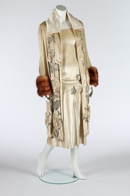 Lot 65 - A fine Edward Molyneux couture evening...